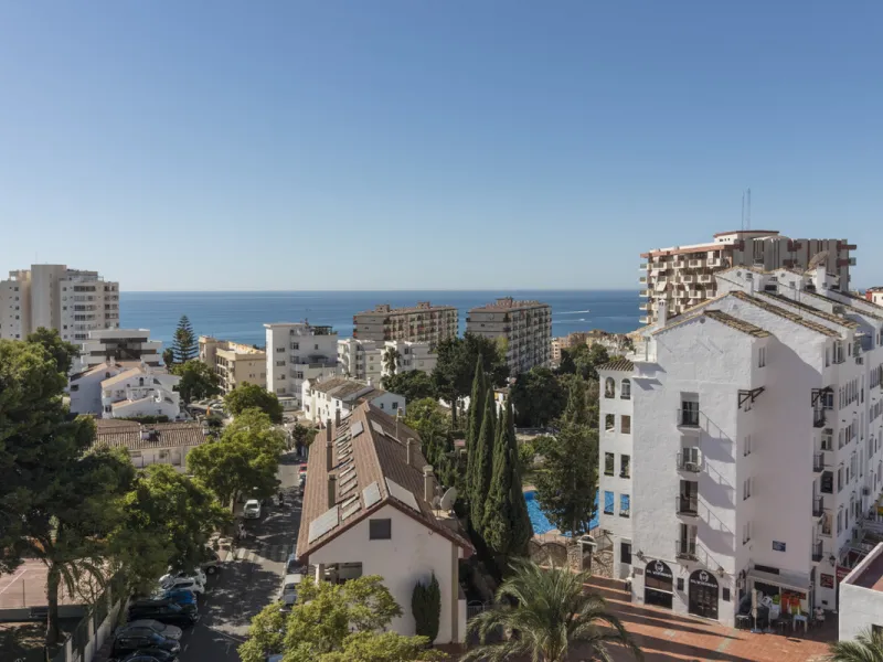 Wonderful apartment for sale, with an excellent location, sea views, surrounded by amenities, and just a few minutes' walk from the beach.