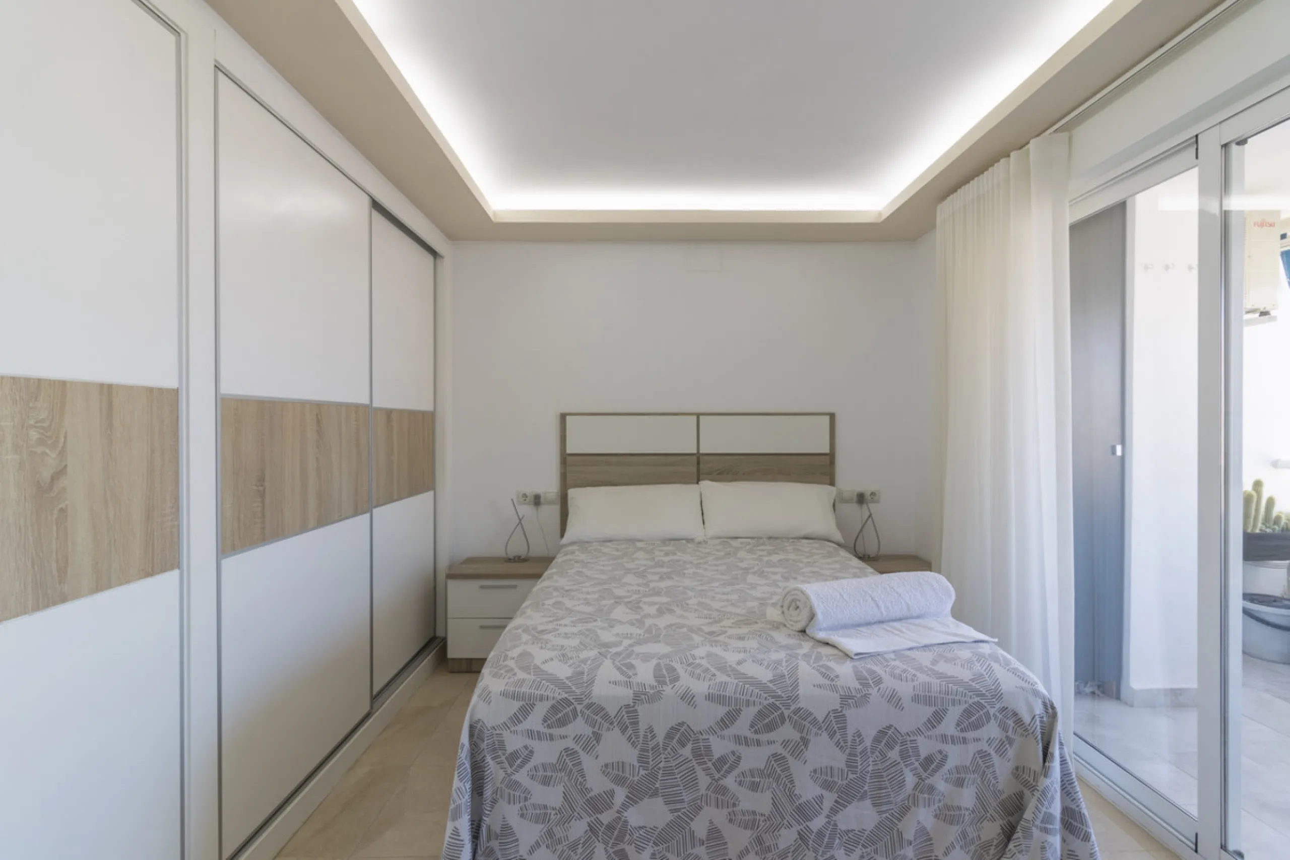 Wonderful apartment for sale, with an excellent location, sea views, surrounded by amenities, and just a few minutes' walk from the beach.