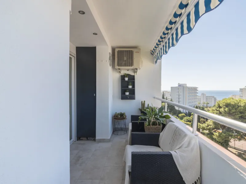 Wonderful apartment for sale, with an excellent location, sea views, surrounded by amenities, and just a few minutes' walk from the beach.