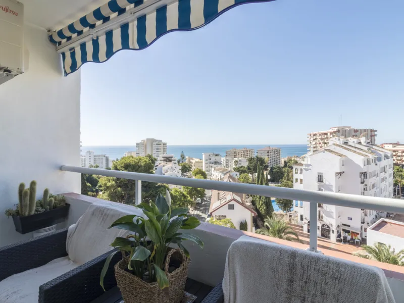 Wonderful apartment for sale, with an excellent location, sea views, surrounded by amenities, and just a few minutes' walk from the beach.