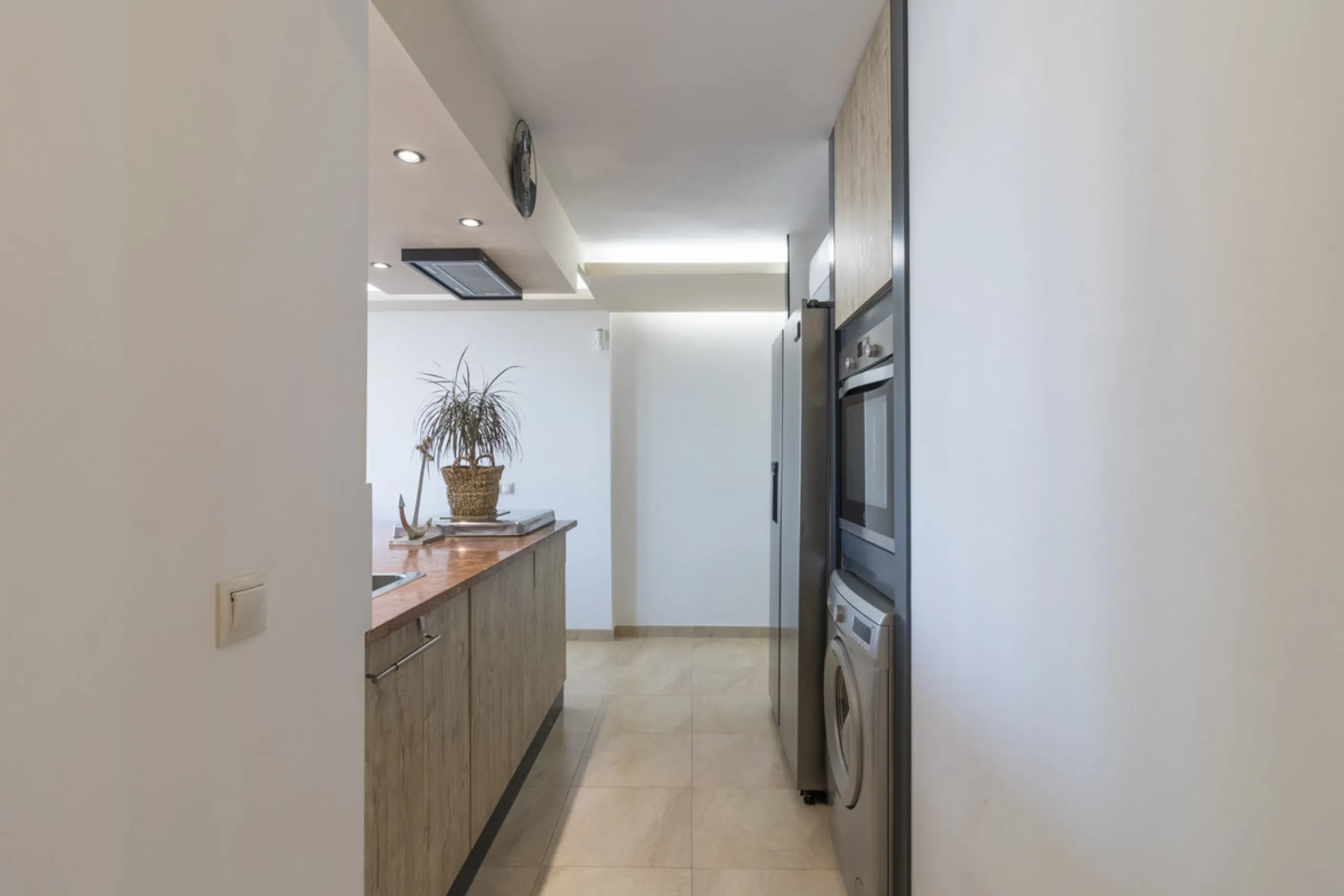 Wonderful apartment for sale, with an excellent location, sea views, surrounded by amenities, and just a few minutes' walk from the beach.