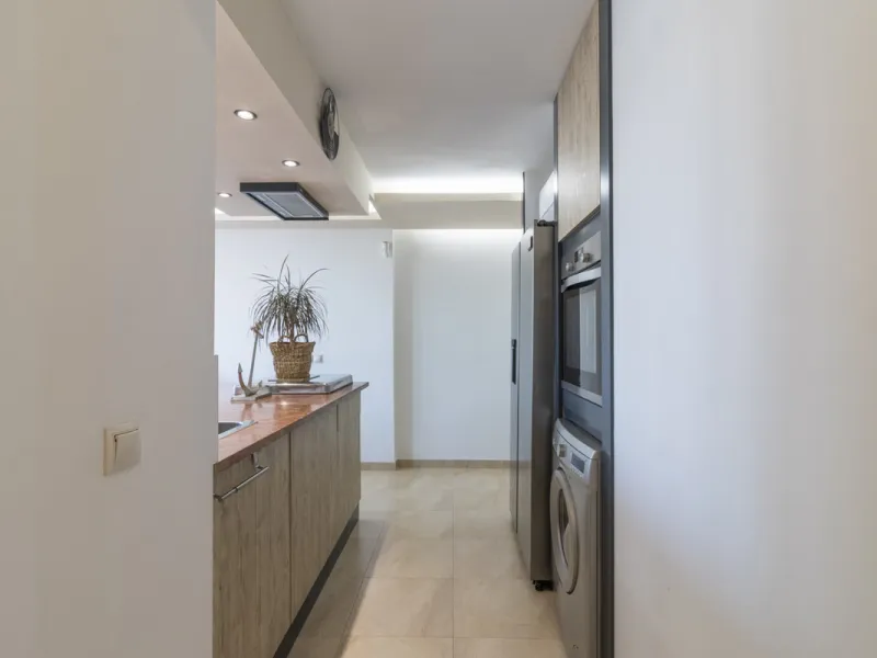 Wonderful apartment for sale, with an excellent location, sea views, surrounded by amenities, and just a few minutes' walk from the beach.