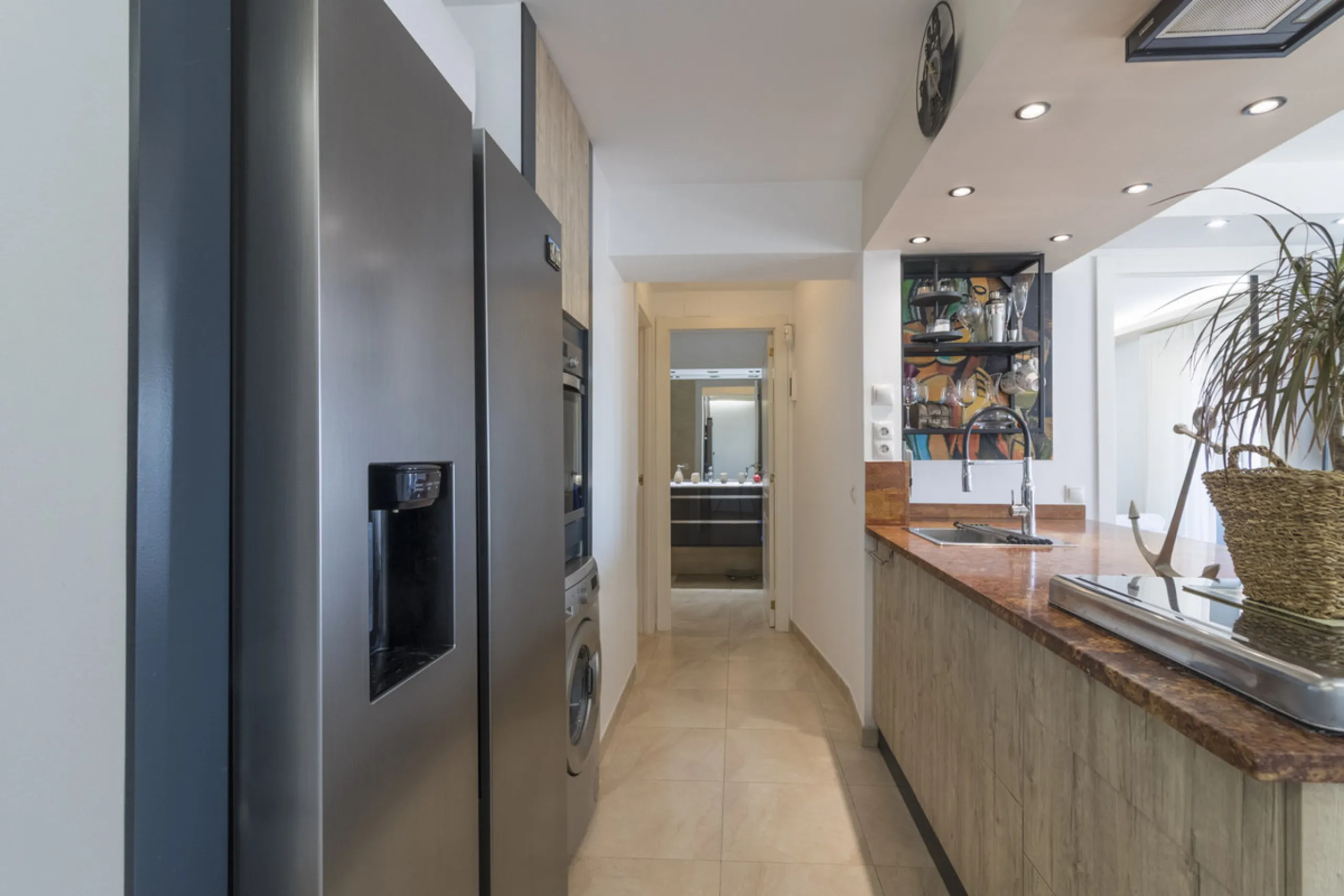 Wonderful apartment for sale, with an excellent location, sea views, surrounded by amenities, and just a few minutes' walk from the beach.