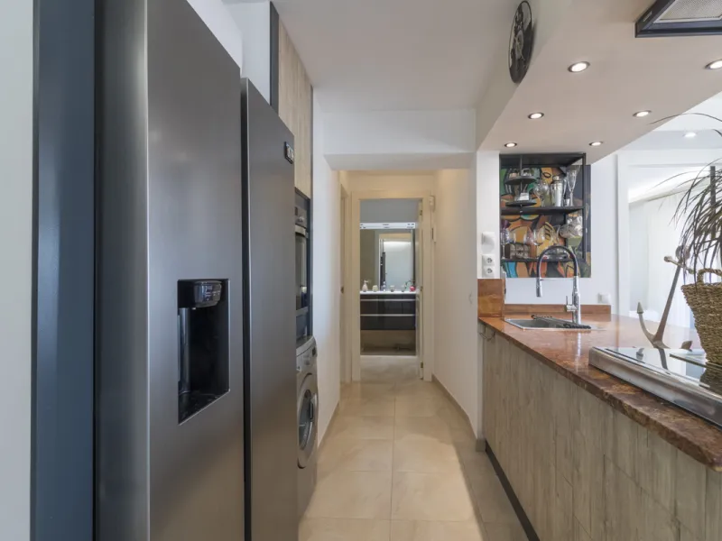 Wonderful apartment for sale, with an excellent location, sea views, surrounded by amenities, and just a few minutes' walk from the beach.