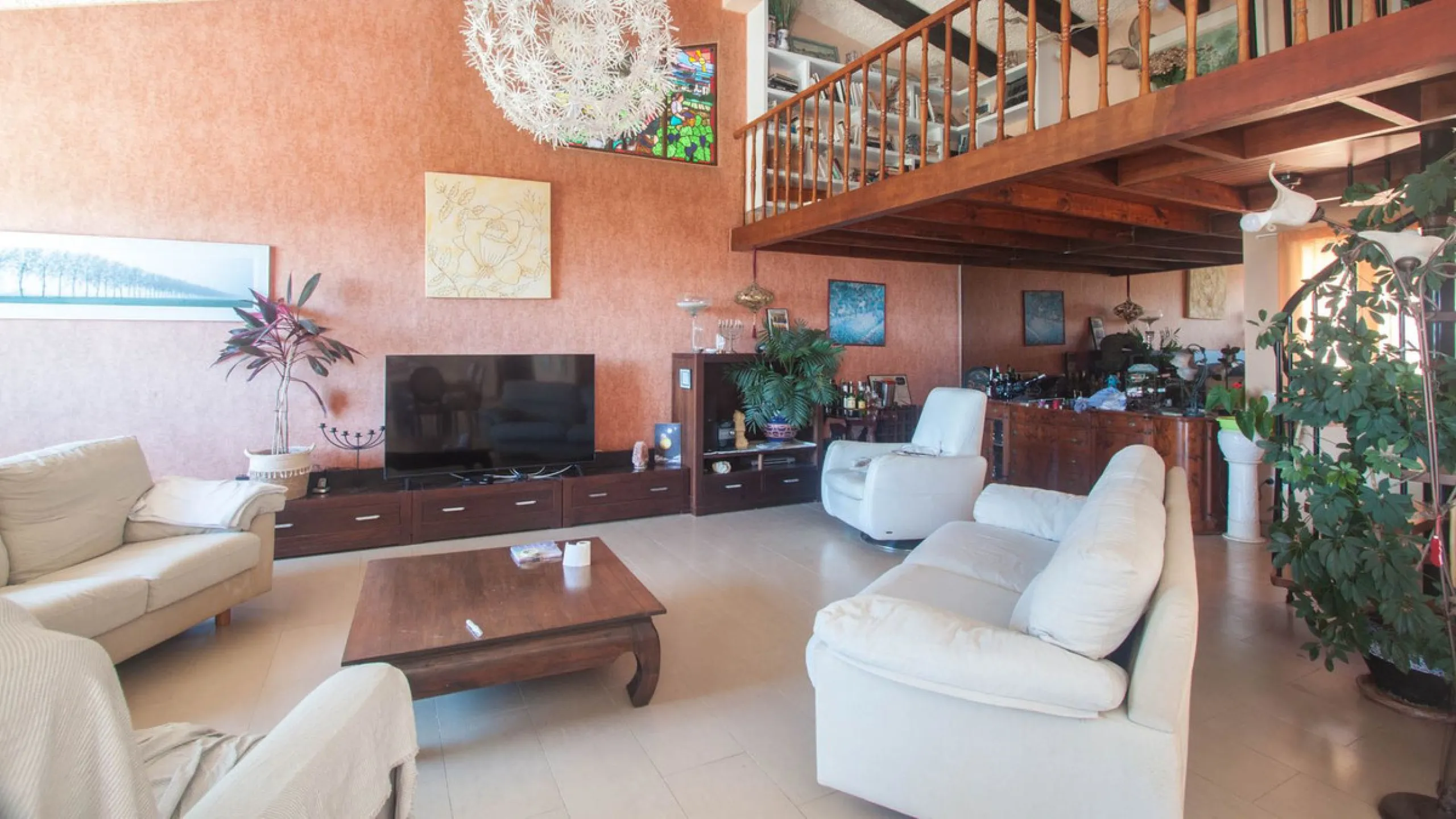 House - Detached Villa в продаже в Estepona, Málaga. В доме 4 спален и 4 ванных комнат. Площадь дома 340 м². Площадь участка 4566 м²