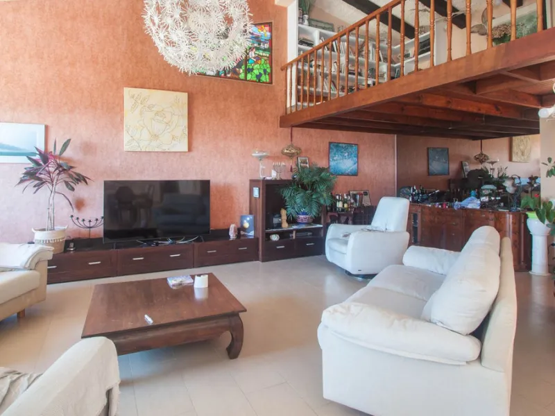 House - Detached Villa в продаже в Estepona, Málaga. В доме 4 спален и 4 ванных комнат. Площадь дома 340 м². Площадь участка 4566 м²