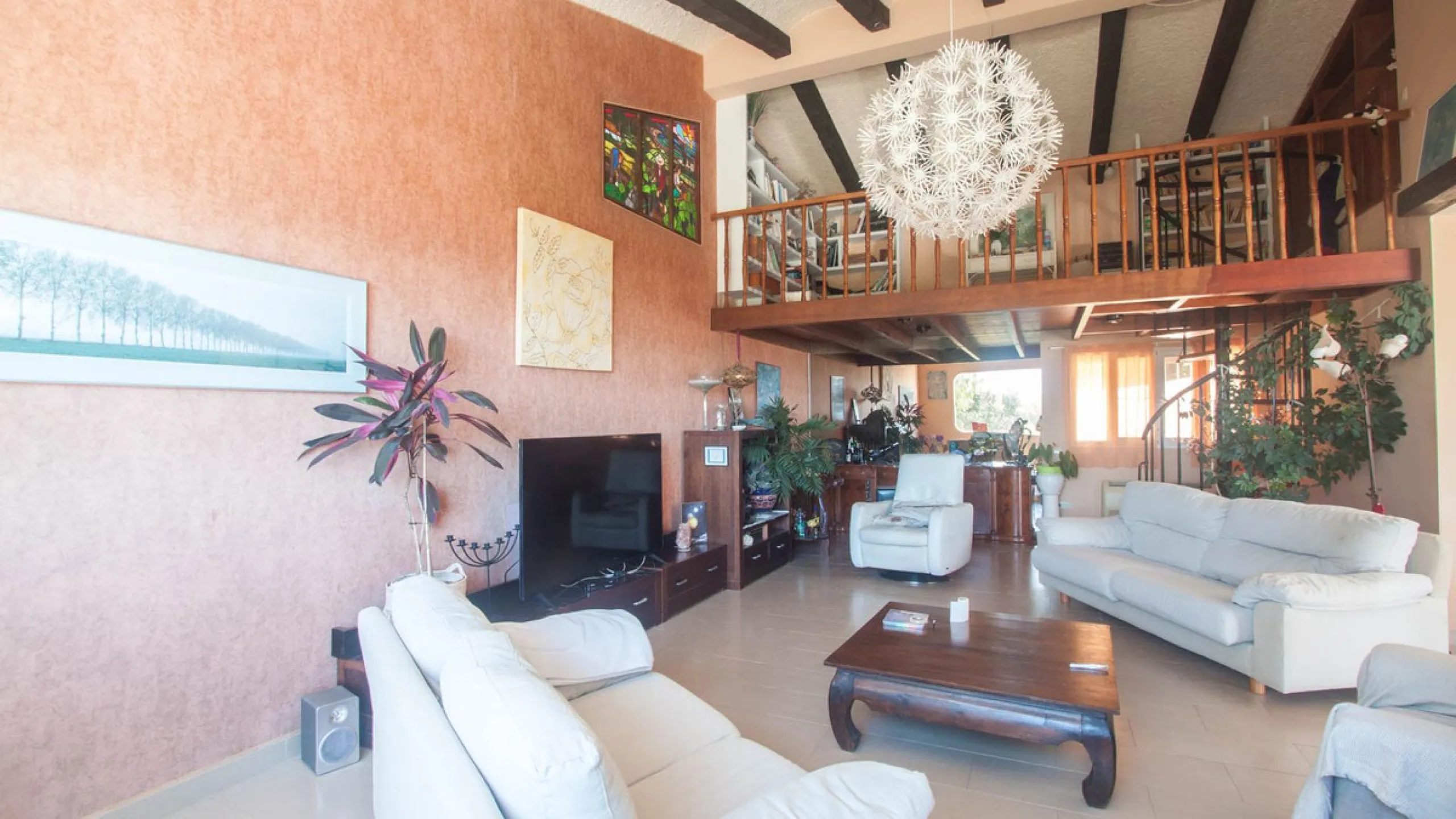 House - Detached Villa в продаже в Estepona, Málaga. В доме 4 спален и 4 ванных комнат. Площадь дома 340 м². Площадь участка 4566 м²