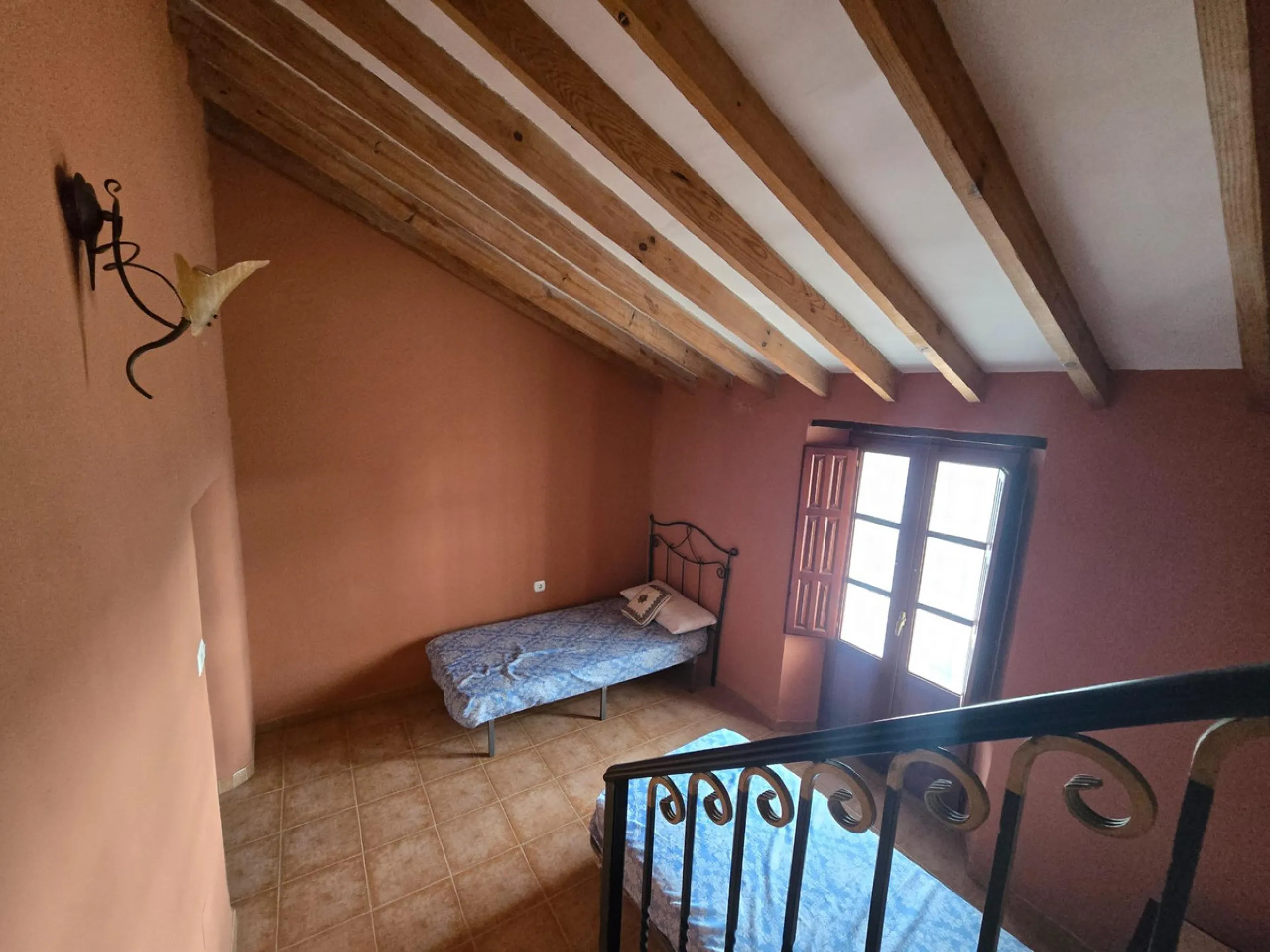 House - Finca - Cortijo в продаже в Cártama, Málaga. В доме 5 спален и 1 ванных комнат. Площадь дома 253 м². Площадь участка 8000 м²