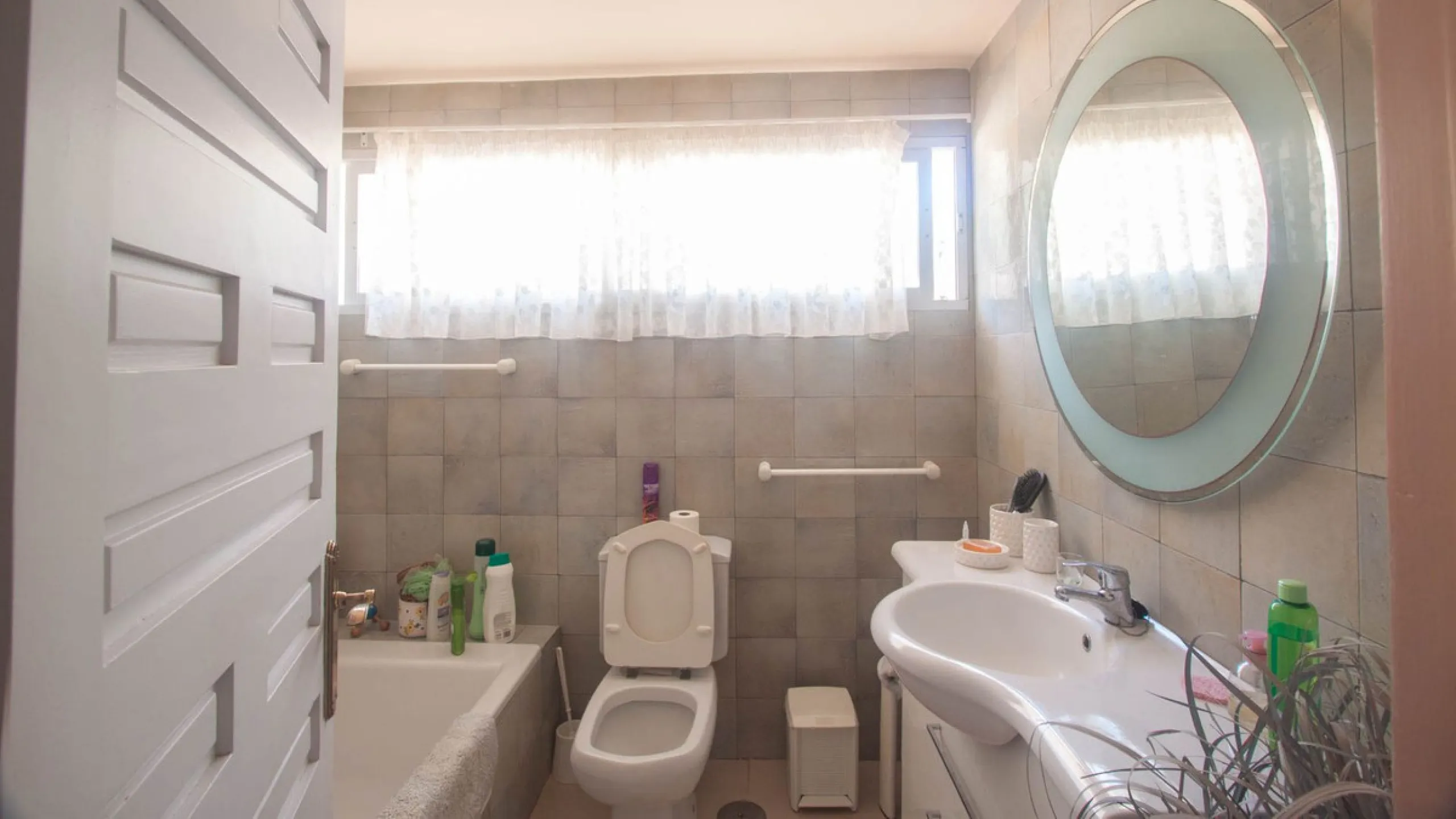 House - Detached Villa в продаже в Estepona, Málaga. В доме 4 спален и 4 ванных комнат. Площадь дома 340 м². Площадь участка 4566 м²