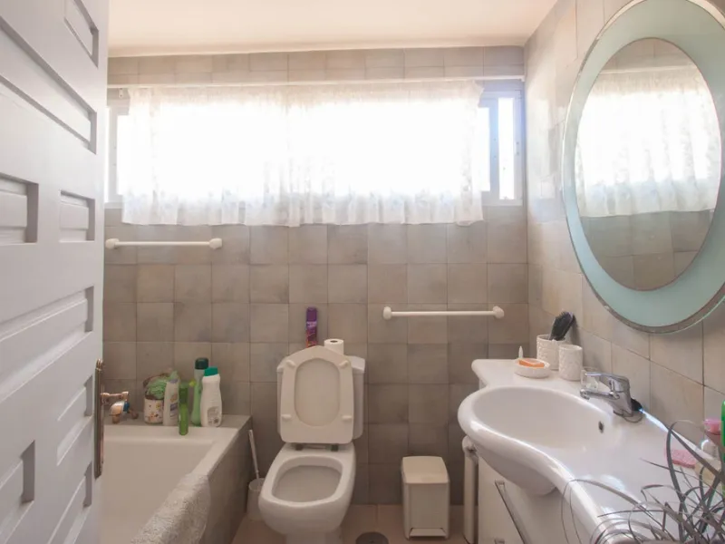 House - Detached Villa в продаже в Estepona, Málaga. В доме 4 спален и 4 ванных комнат. Площадь дома 340 м². Площадь участка 4566 м²