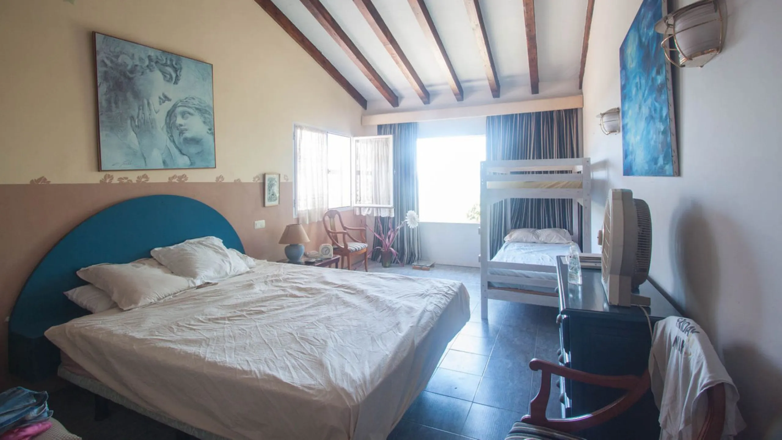 House - Detached Villa в продаже в Estepona, Málaga. В доме 4 спален и 4 ванных комнат. Площадь дома 340 м². Площадь участка 4566 м²