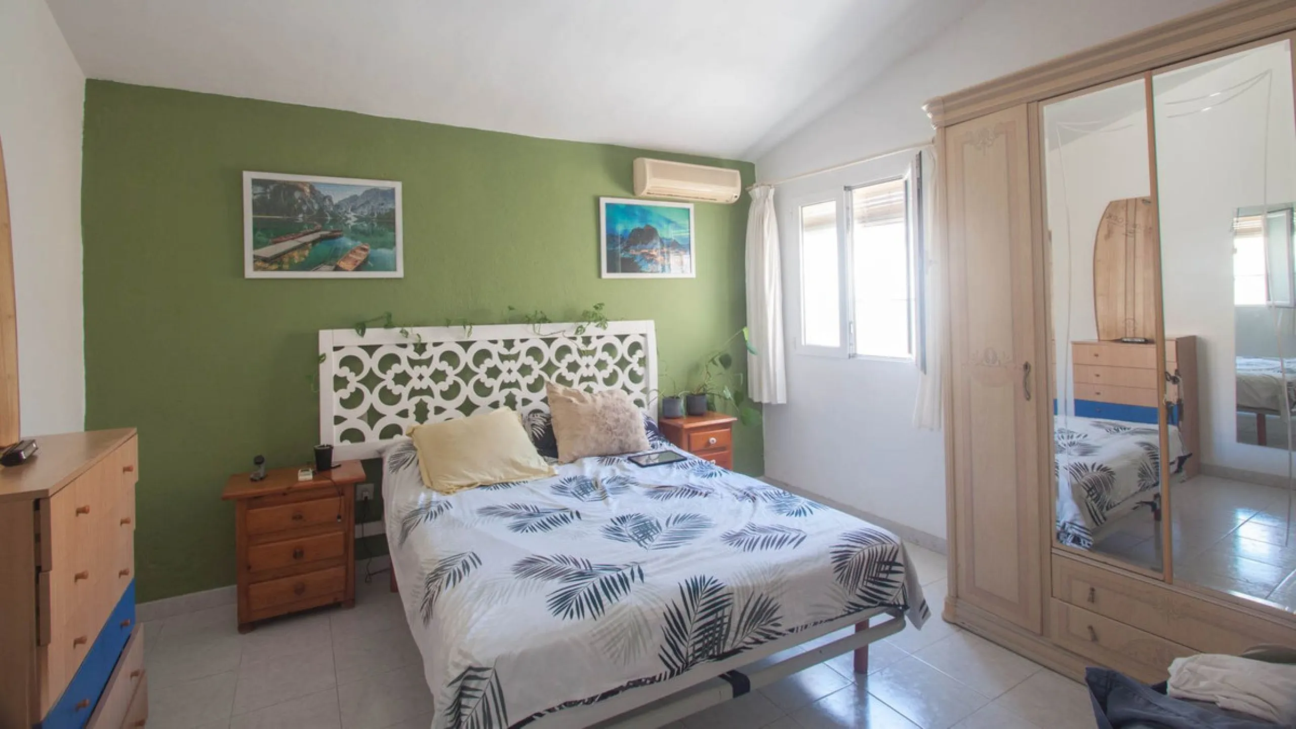 House - Detached Villa в продаже в Estepona, Málaga. В доме 4 спален и 4 ванных комнат. Площадь дома 340 м². Площадь участка 4566 м²