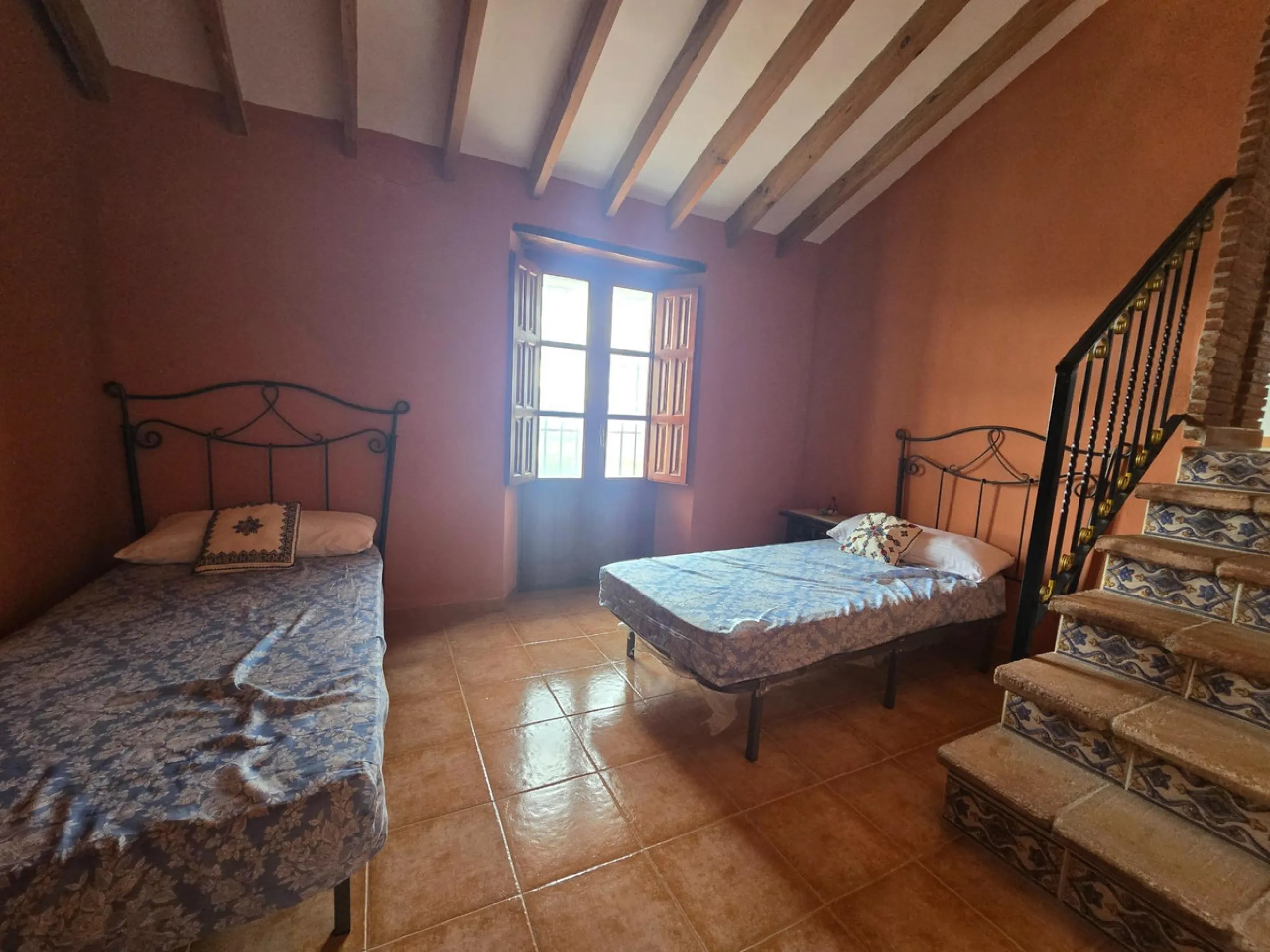 House - Finca - Cortijo в продаже в Cártama, Málaga. В доме 5 спален и 1 ванных комнат. Площадь дома 253 м². Площадь участка 8000 м²