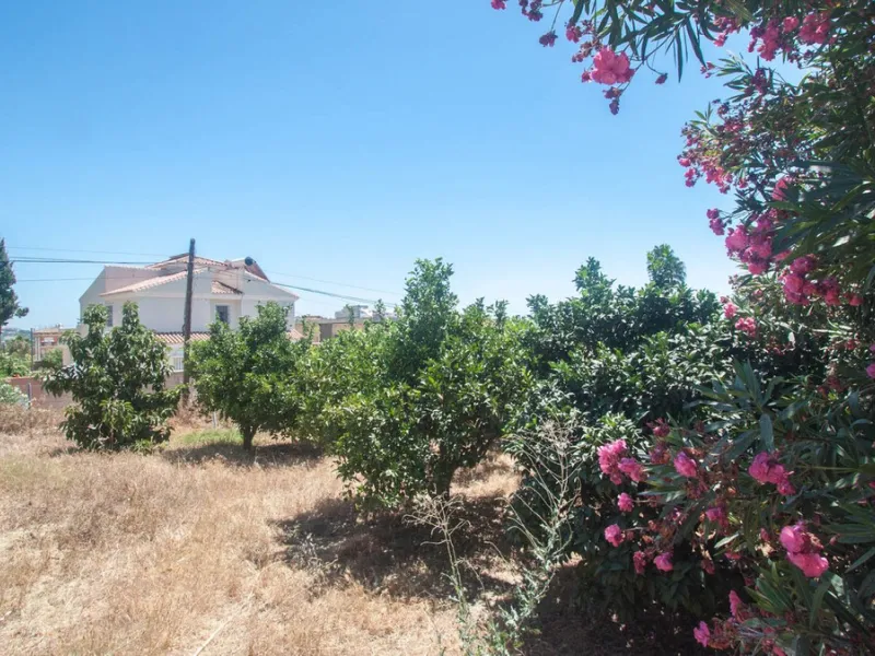 House - Detached Villa в продаже в Estepona, Málaga. В доме 4 спален и 4 ванных комнат. Площадь дома 340 м². Площадь участка 4566 м²