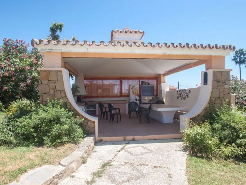 House - Detached Villa в продаже в Estepona, Málaga. В доме 4 спален и 4 ванных комнат. Площадь дома 340 м². Площадь участка 4566 м²