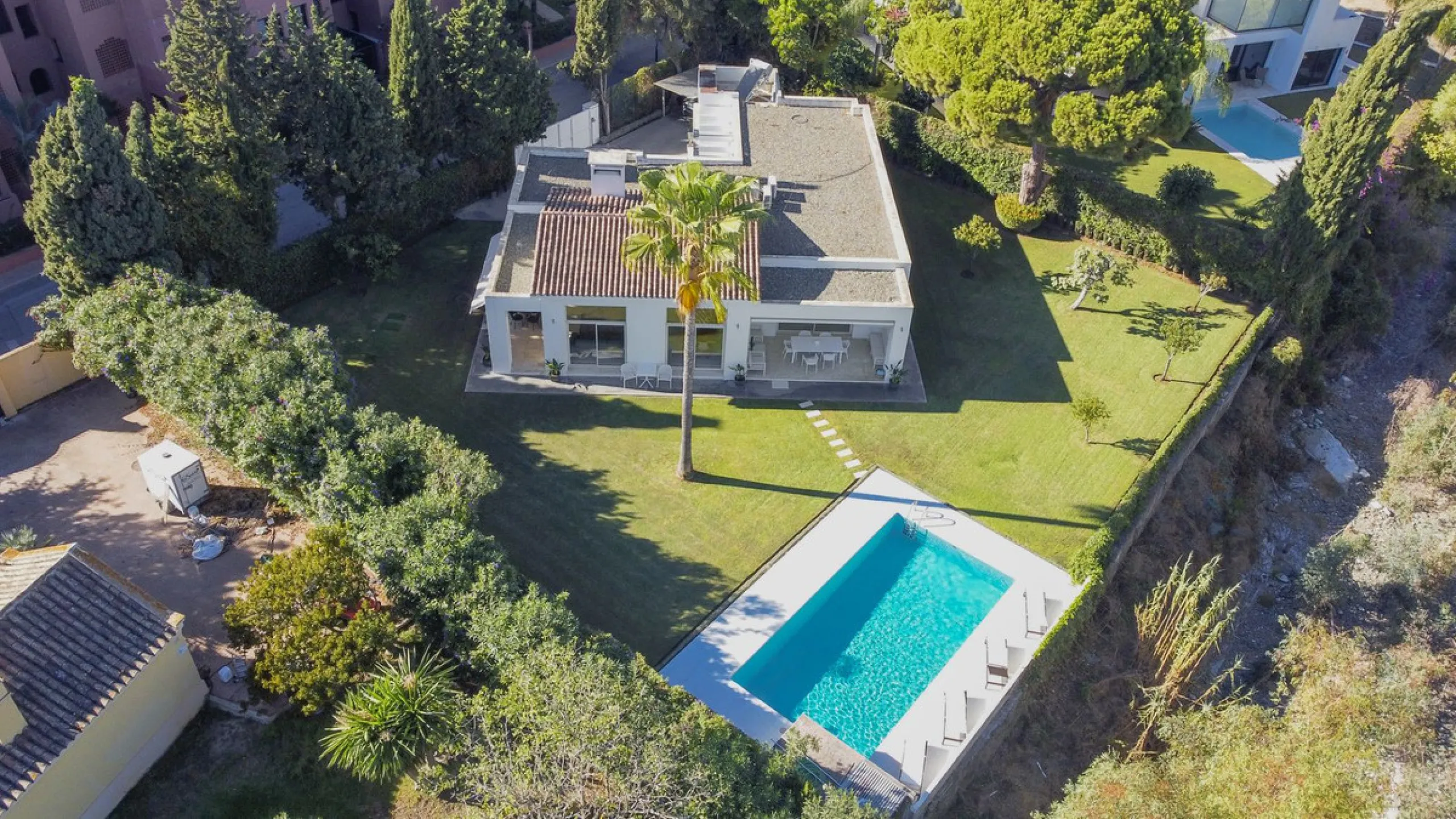 Beautiful beach-side villa on 1 level for sale in Casasola - Guadalmina Baja - Marbella