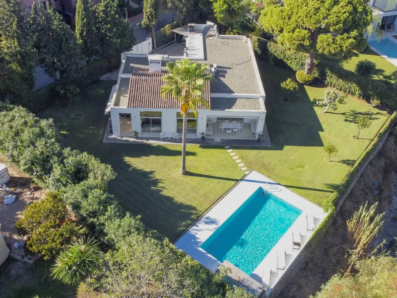 Beautiful beach-side villa on 1 level for sale in Casasola - Guadalmina Baja - Marbella