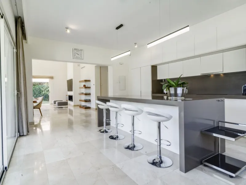 Beautiful beach-side villa on 1 level for sale in Casasola - Guadalmina Baja - Marbella