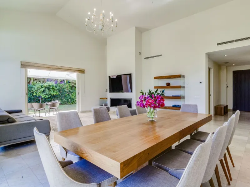 Beautiful beach-side villa on 1 level for sale in Casasola - Guadalmina Baja - Marbella
