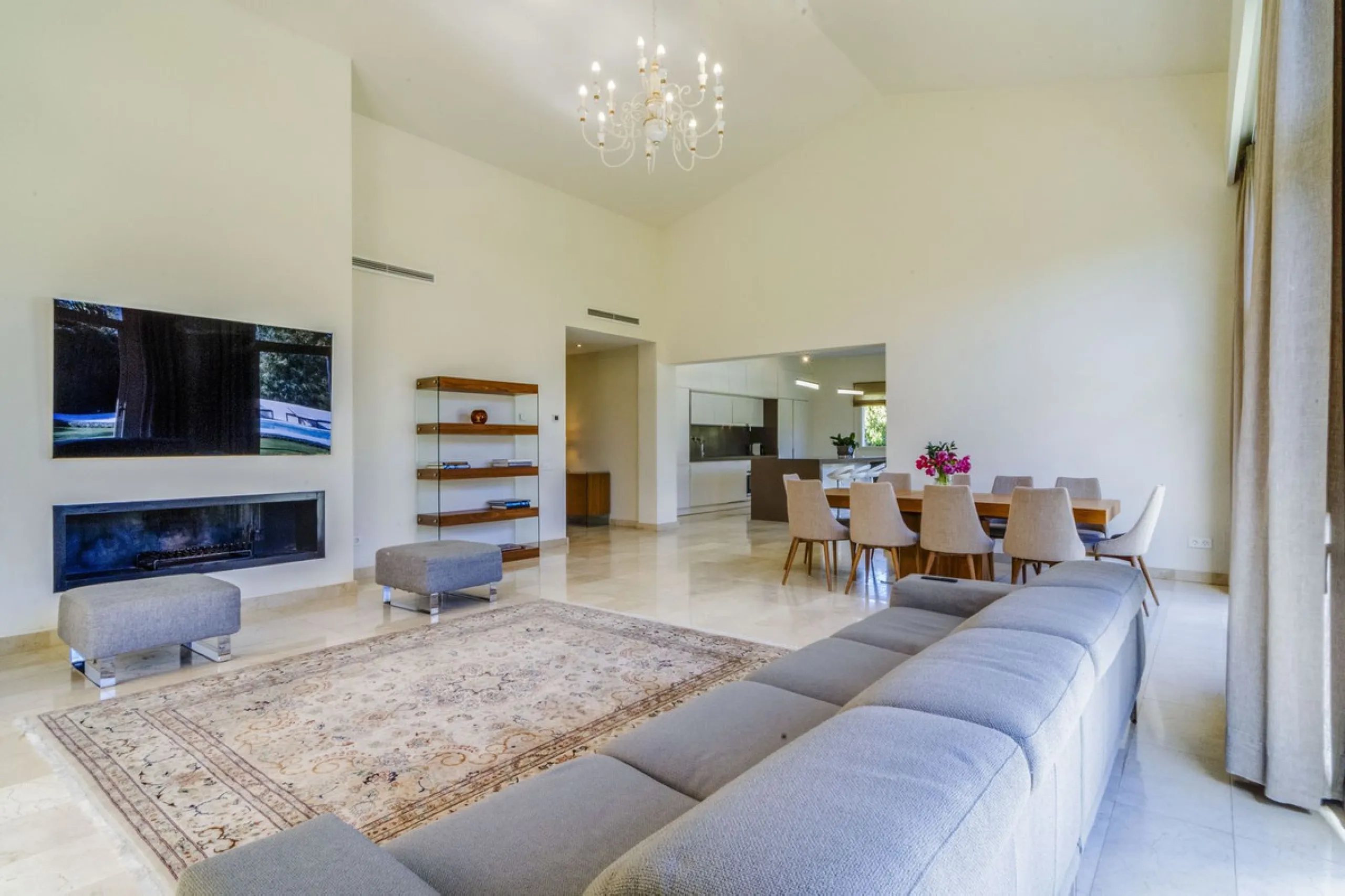Beautiful beach-side villa on 1 level for sale in Casasola - Guadalmina Baja - Marbella