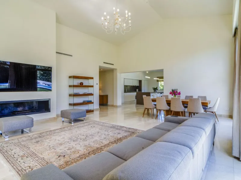 Beautiful beach-side villa on 1 level for sale in Casasola - Guadalmina Baja - Marbella