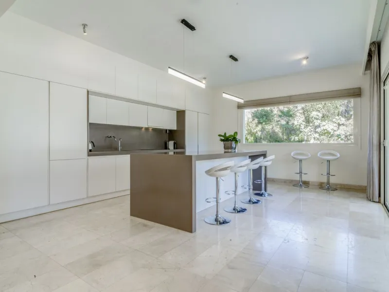 Beautiful beach-side villa on 1 level for sale in Casasola - Guadalmina Baja - Marbella