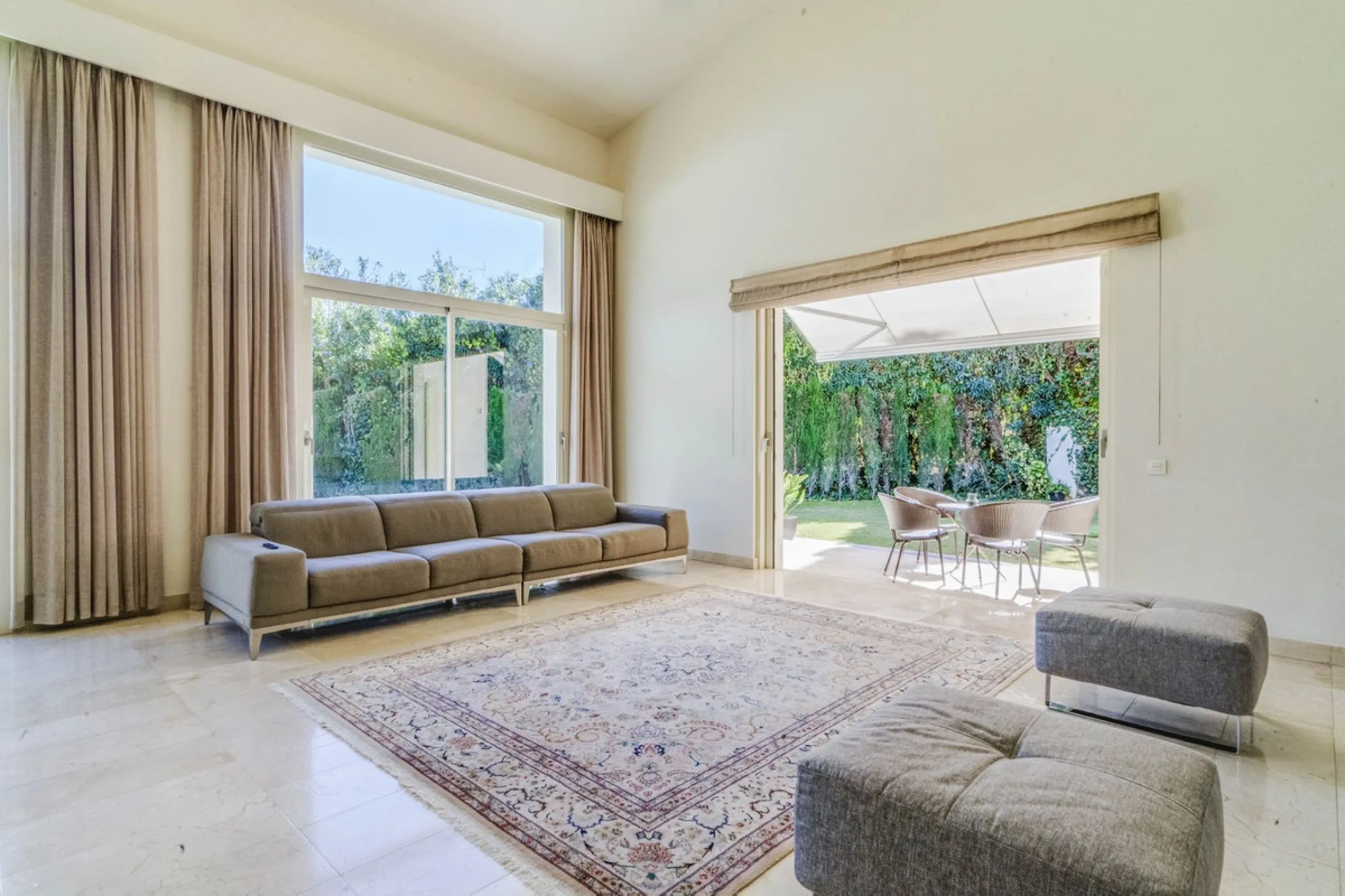 Beautiful beach-side villa on 1 level for sale in Casasola - Guadalmina Baja - Marbella