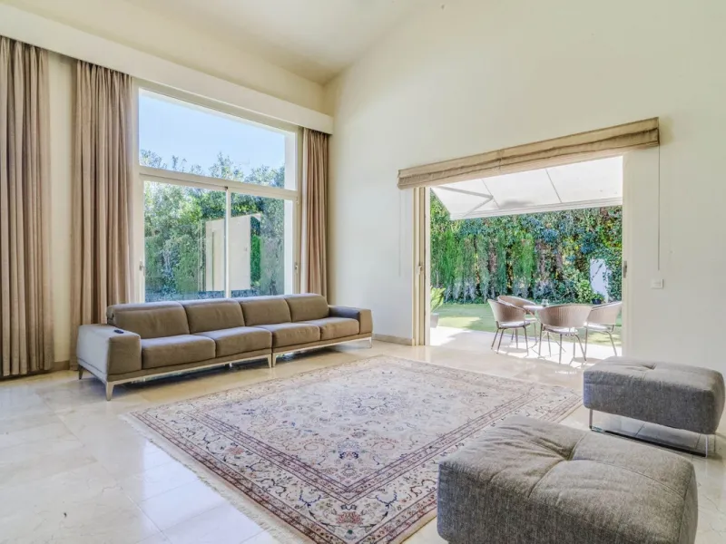 Beautiful beach-side villa on 1 level for sale in Casasola - Guadalmina Baja - Marbella