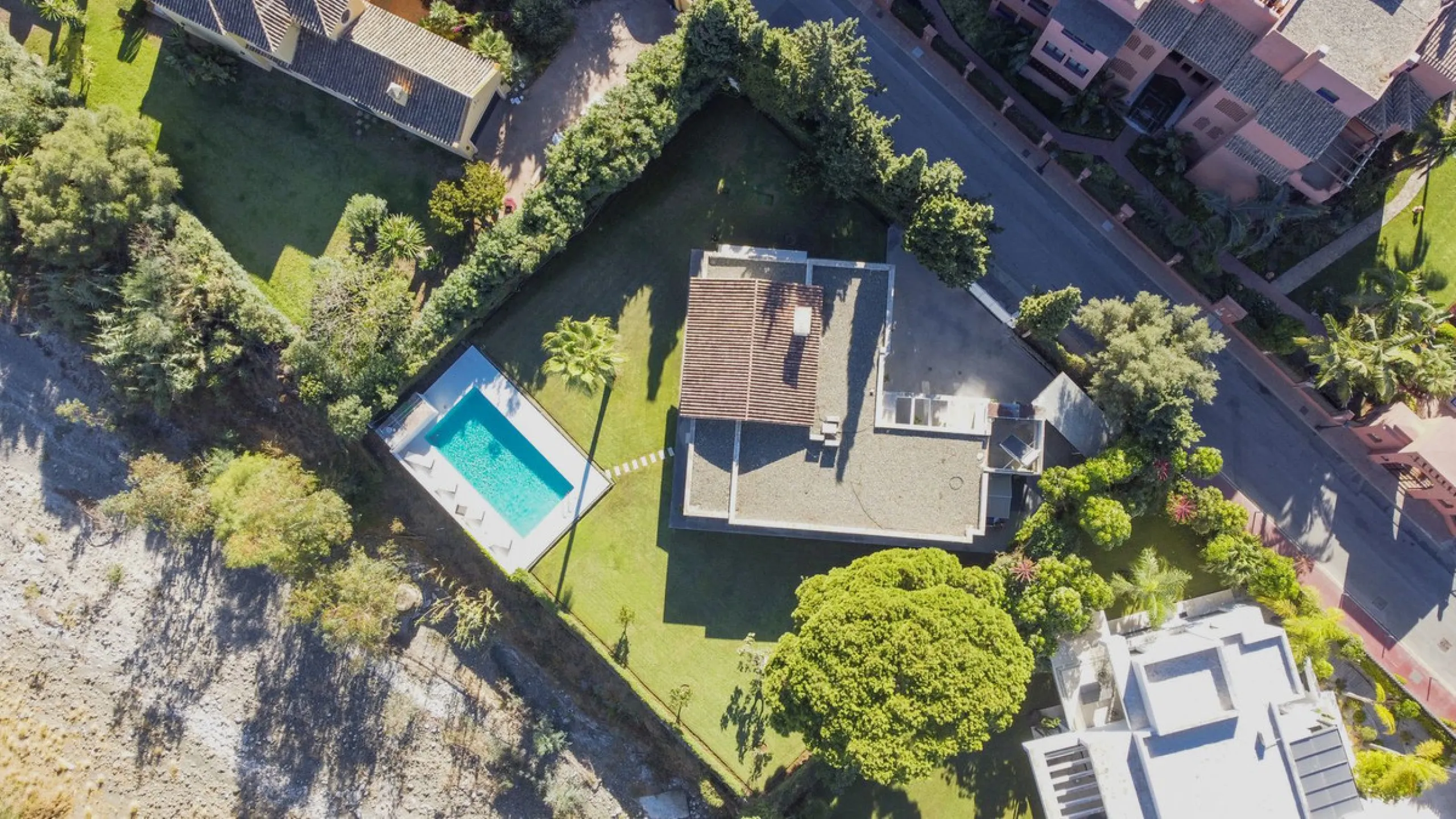 Beautiful beach-side villa on 1 level for sale in Casasola - Guadalmina Baja - Marbella