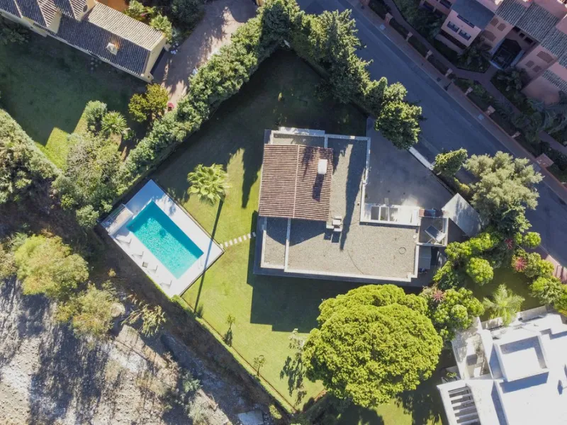 Beautiful beach-side villa on 1 level for sale in Casasola - Guadalmina Baja - Marbella