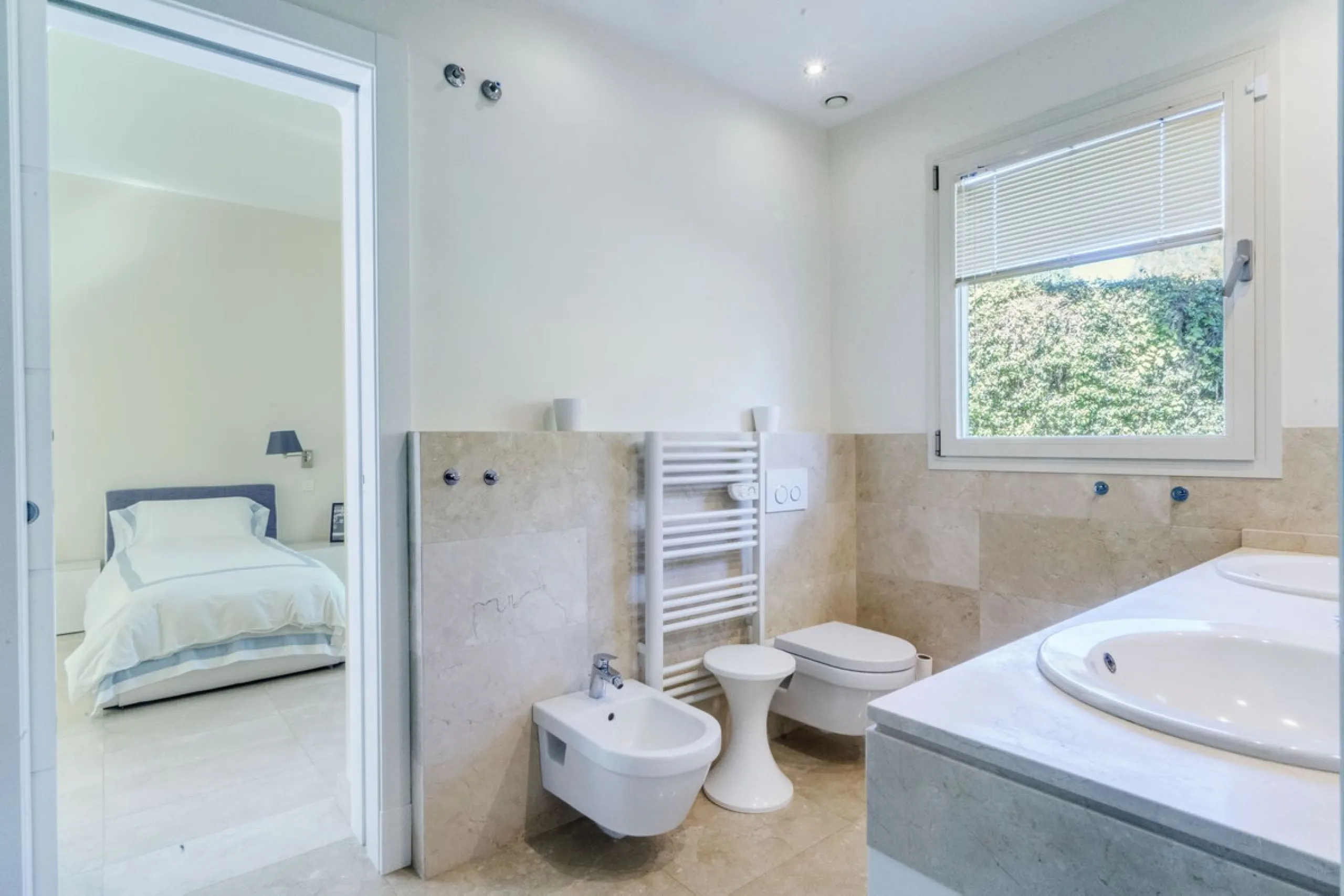 Beautiful beach-side villa on 1 level for sale in Casasola - Guadalmina Baja - Marbella