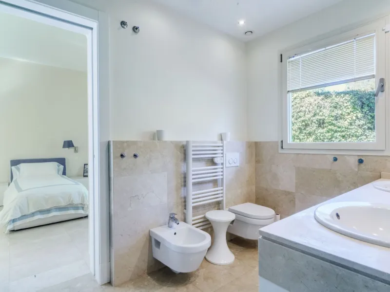 Beautiful beach-side villa on 1 level for sale in Casasola - Guadalmina Baja - Marbella