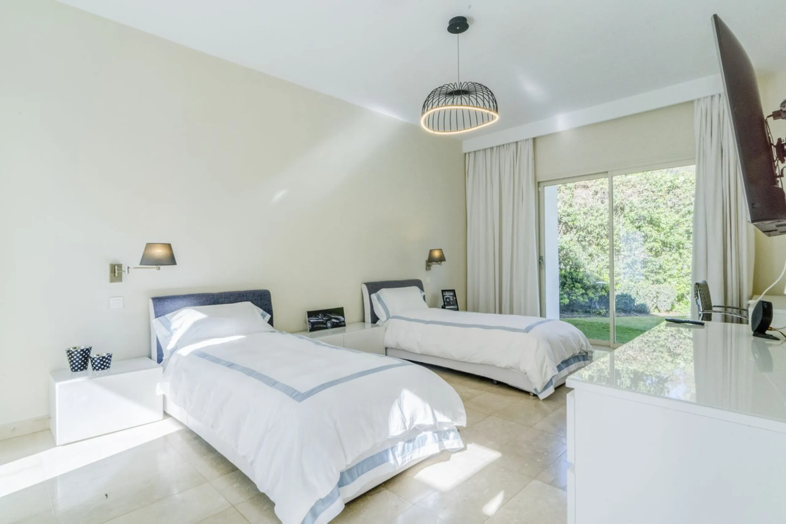 Beautiful beach-side villa on 1 level for sale in Casasola - Guadalmina Baja - Marbella