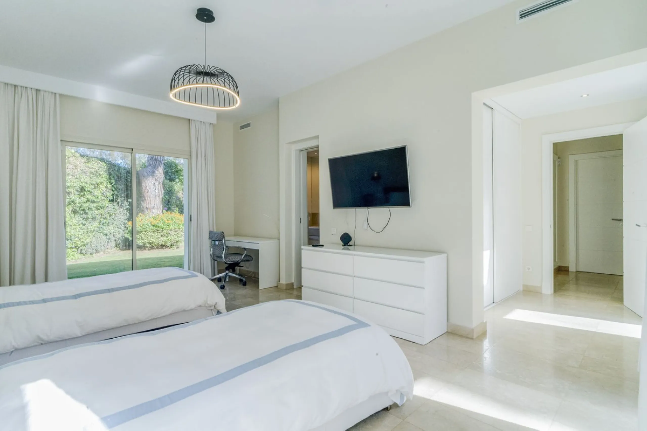 Beautiful beach-side villa on 1 level for sale in Casasola - Guadalmina Baja - Marbella