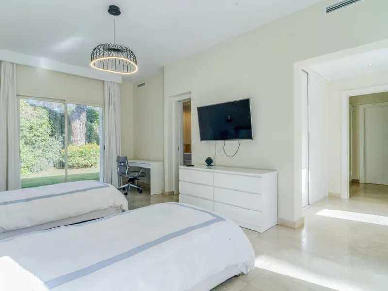 Beautiful beach-side villa on 1 level for sale in Casasola - Guadalmina Baja - Marbella