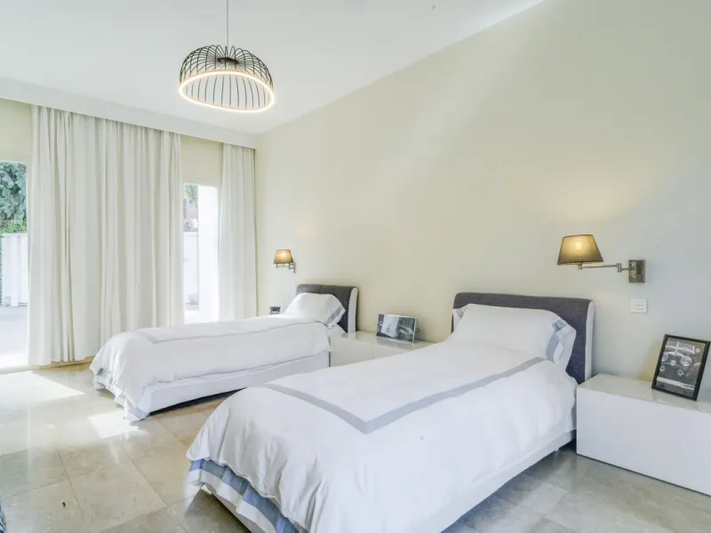 Beautiful beach-side villa on 1 level for sale in Casasola - Guadalmina Baja - Marbella