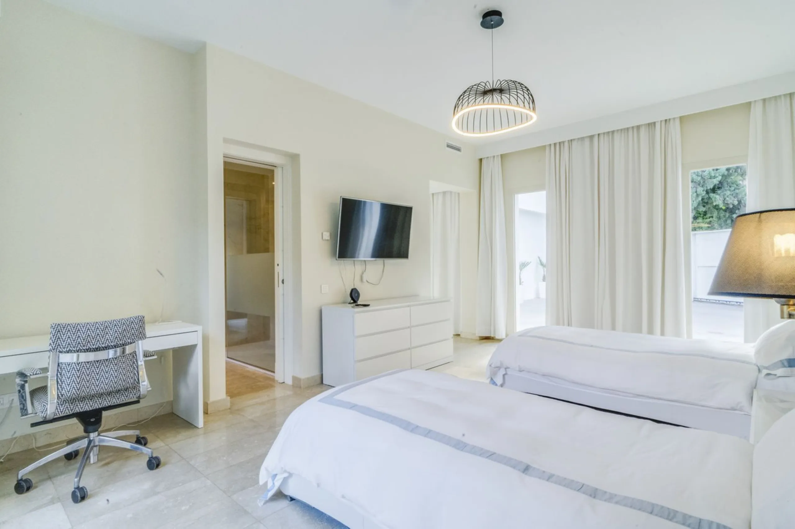 Beautiful beach-side villa on 1 level for sale in Casasola - Guadalmina Baja - Marbella