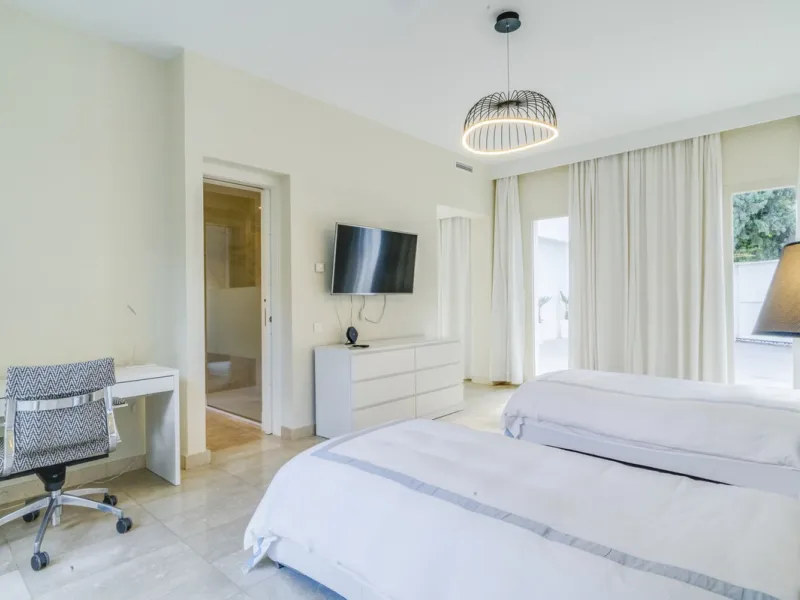 Beautiful beach-side villa on 1 level for sale in Casasola - Guadalmina Baja - Marbella