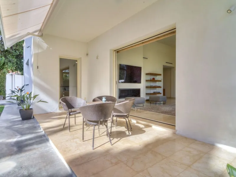 Beautiful beach-side villa on 1 level for sale in Casasola - Guadalmina Baja - Marbella