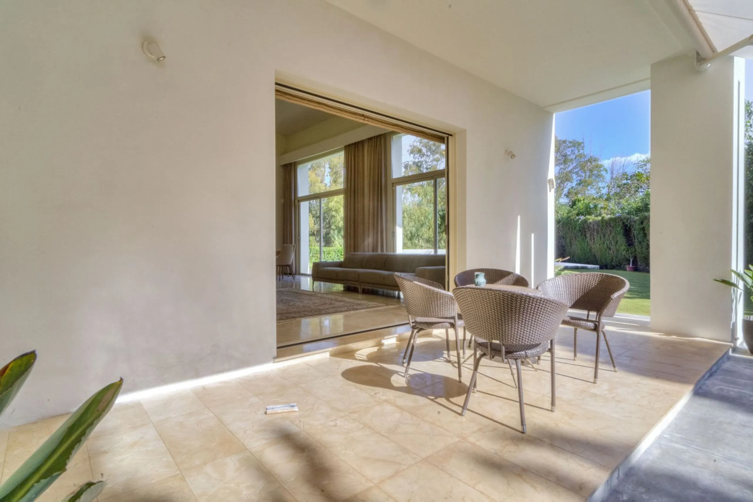 Beautiful beach-side villa on 1 level for sale in Casasola - Guadalmina Baja - Marbella