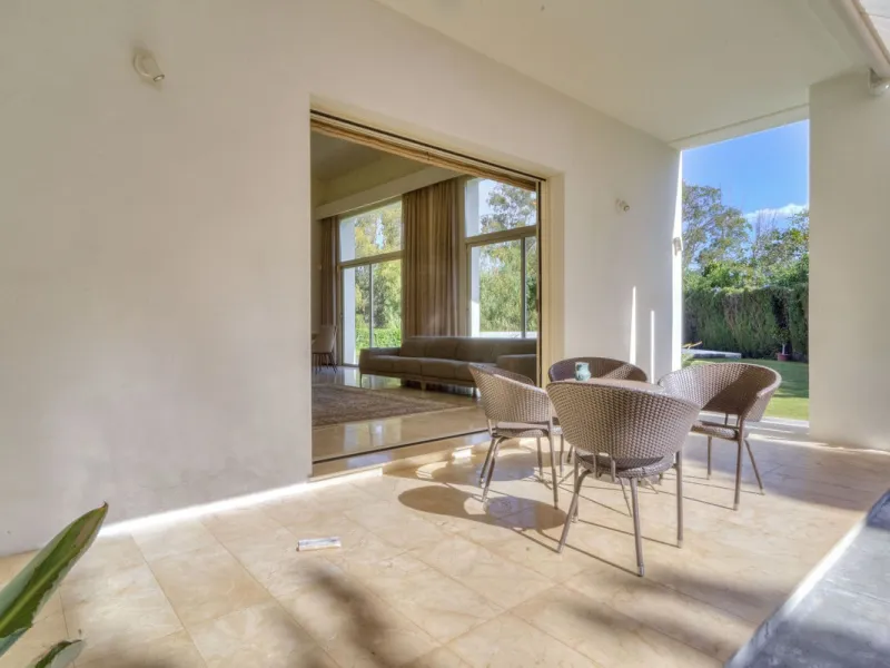 Beautiful beach-side villa on 1 level for sale in Casasola - Guadalmina Baja - Marbella