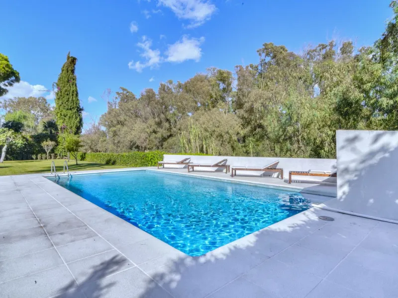 Beautiful beach-side villa on 1 level for sale in Casasola - Guadalmina Baja - Marbella