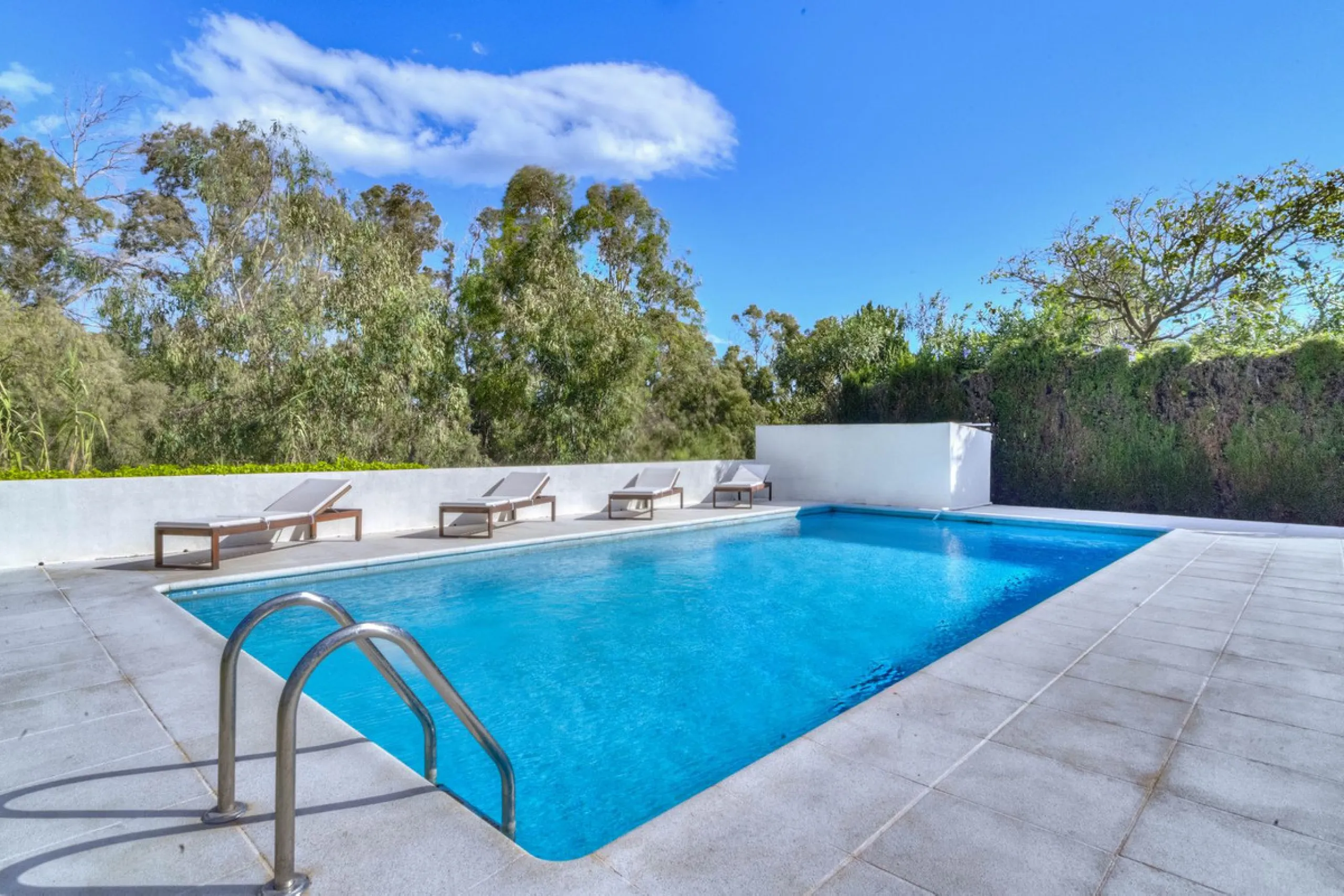 Beautiful beach-side villa on 1 level for sale in Casasola - Guadalmina Baja - Marbella