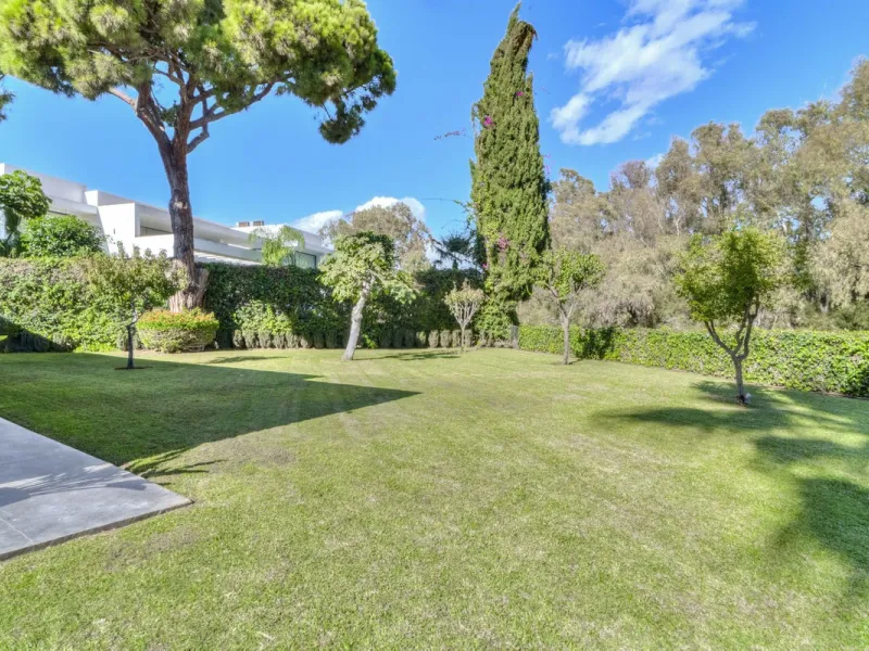 Beautiful beach-side villa on 1 level for sale in Casasola - Guadalmina Baja - Marbella