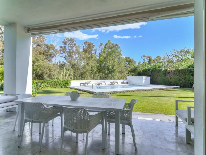 Beautiful beach-side villa on 1 level for sale in Casasola - Guadalmina Baja - Marbella