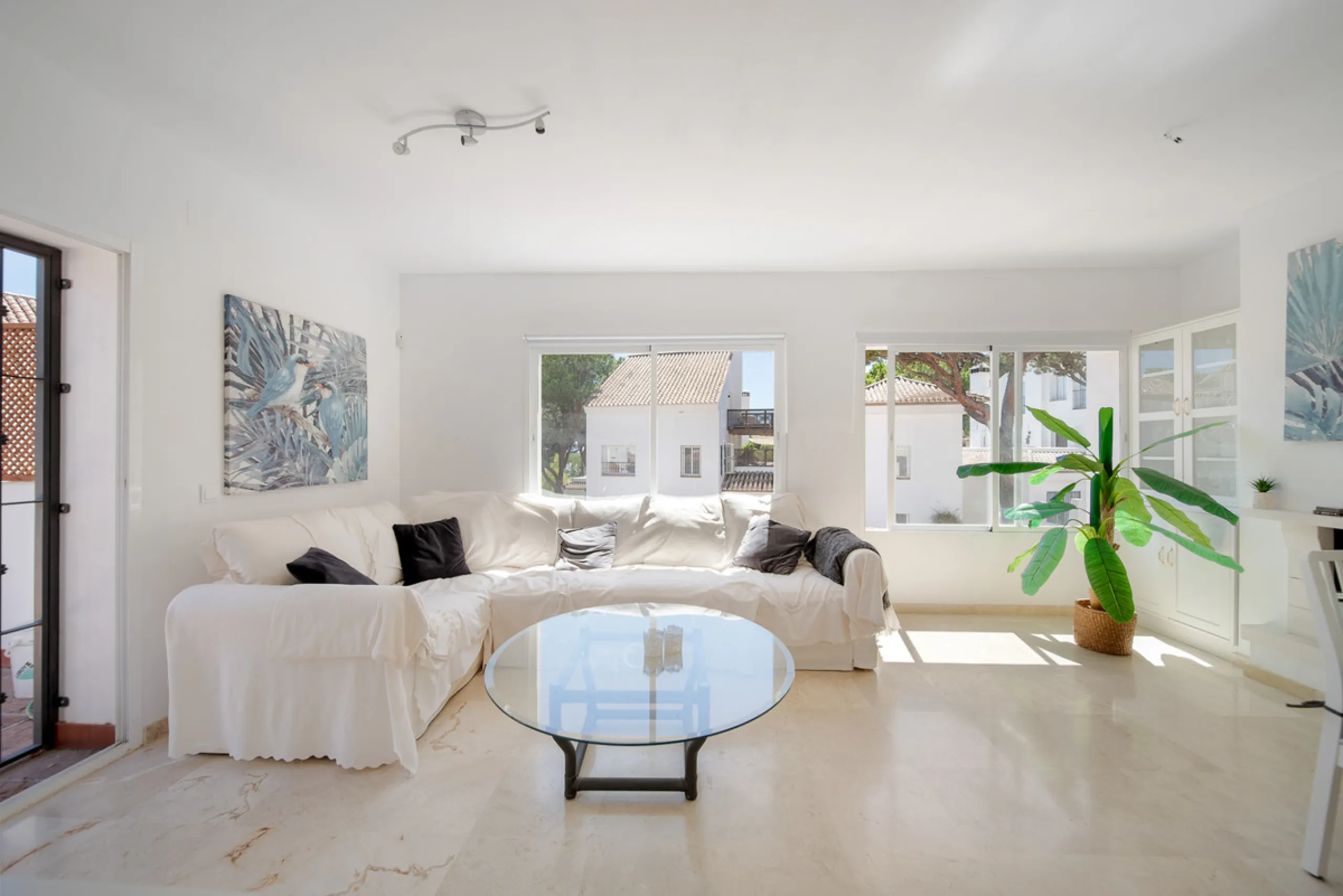 Apartment - Penthouse Duplex в продаже в Marbella, Málaga. В доме 3 спален и 4 ванных комнат. Площадь дома 216 м²