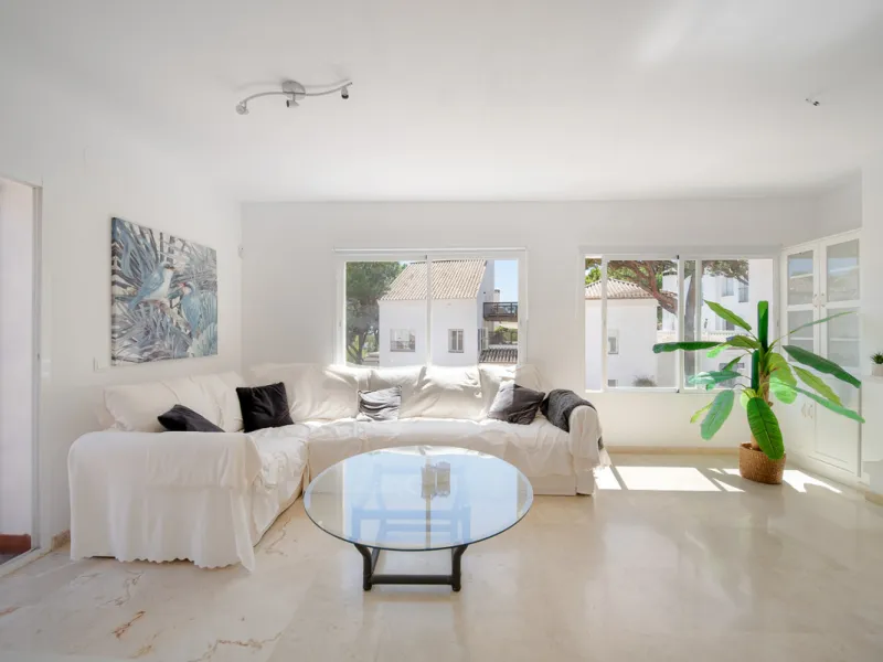 Apartment - Penthouse Duplex в продаже в Marbella, Málaga. В доме 3 спален и 4 ванных комнат. Площадь дома 216 м²