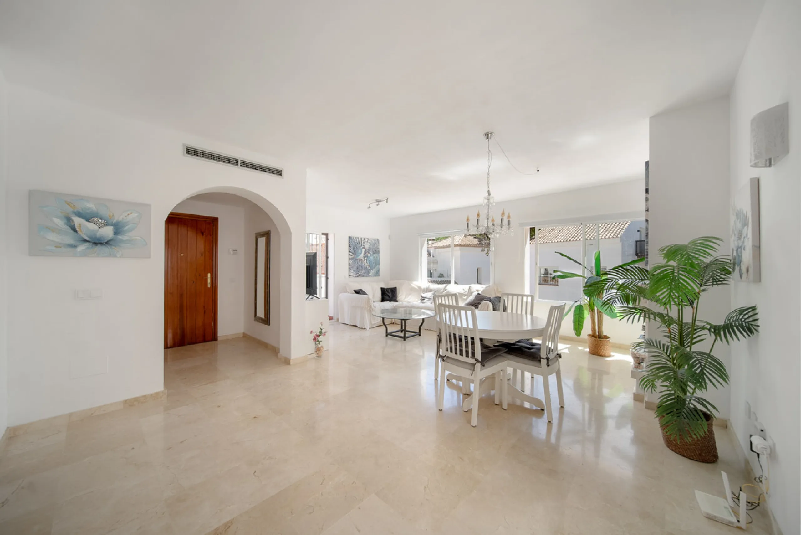 Apartment - Penthouse Duplex в продаже в Marbella, Málaga. В доме 3 спален и 4 ванных комнат. Площадь дома 216 м²