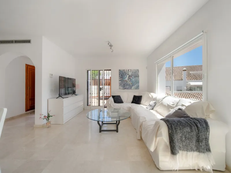 Apartment - Penthouse Duplex в продаже в Marbella, Málaga. В доме 3 спален и 4 ванных комнат. Площадь дома 216 м²