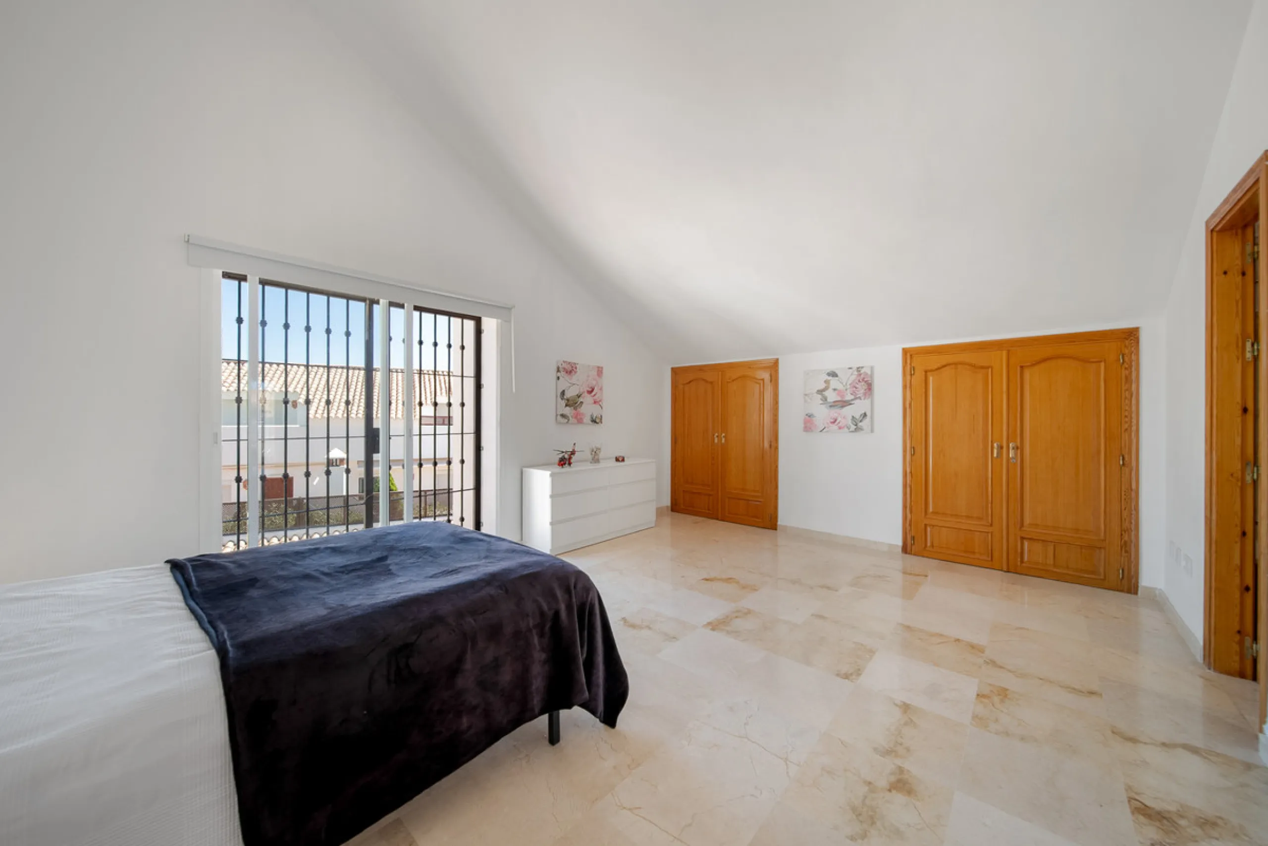 Apartment - Penthouse Duplex в продаже в Marbella, Málaga. В доме 3 спален и 4 ванных комнат. Площадь дома 216 м²